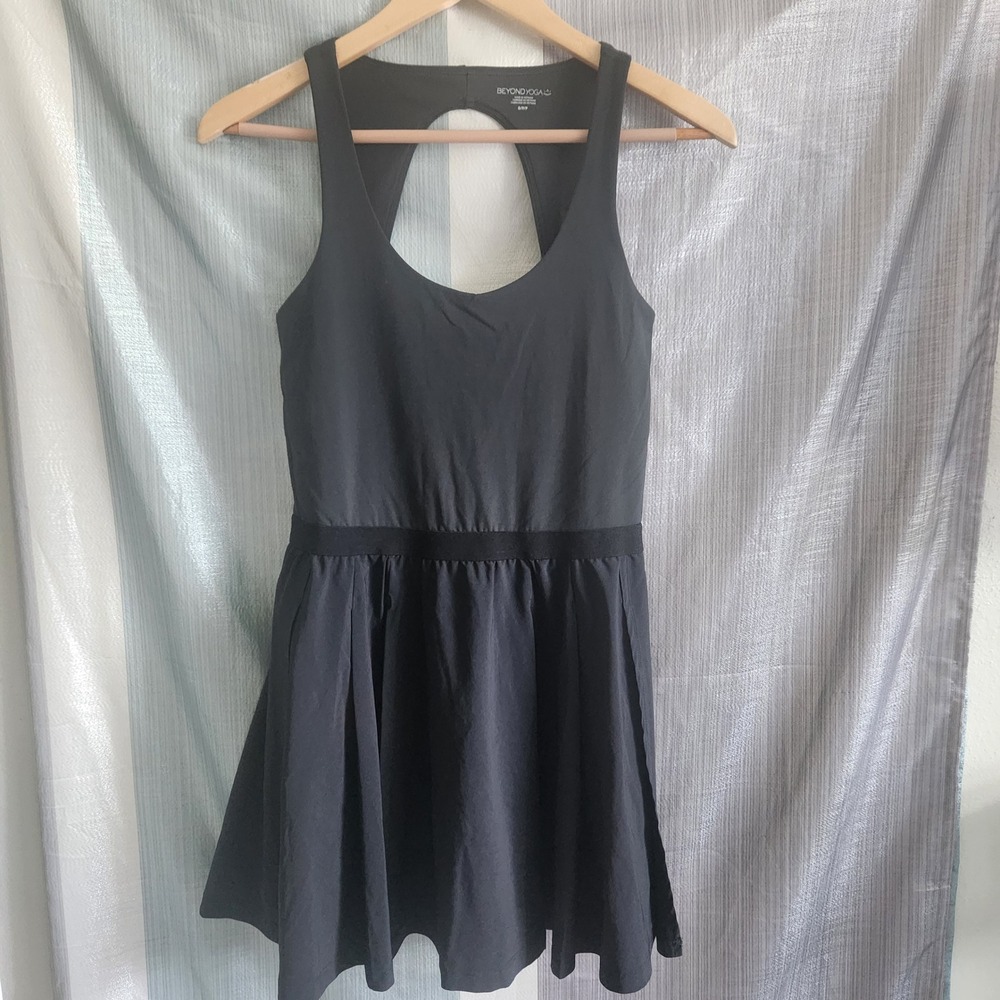 Beyond Yoga Score Pleated Black Keyhole Racerback Exercise Active Dress S Tennis